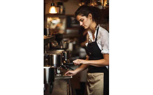 Preview of A barista in her twenties (JPEG q25)