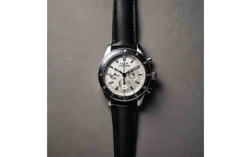 Preview of Wristwatch on a plain grey (JPEG q25)