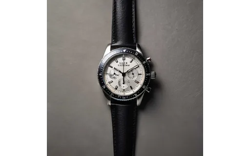 Preview of Wristwatch on a plain grey (JPEG q50)