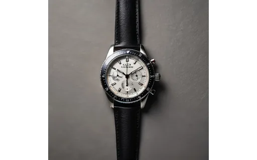 Preview of Wristwatch on a plain grey (JPEG q75)