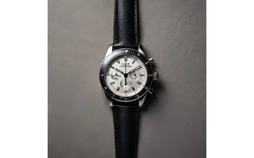 Preview of Wristwatch on a plain grey (JPEG q90)